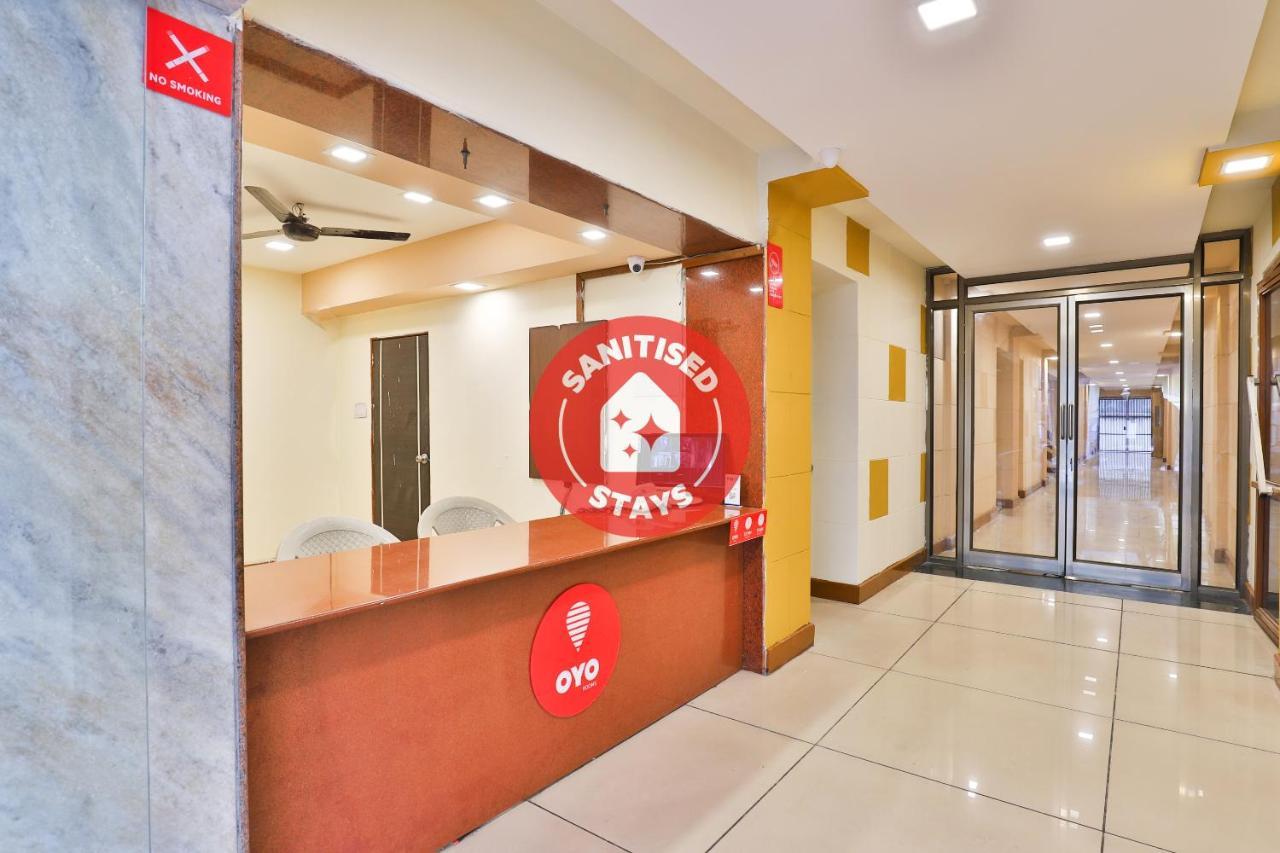 Oyo 13668 Hotel Utsav Вадодара Экстерьер фото