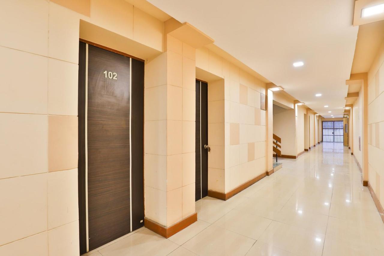 Oyo 13668 Hotel Utsav Вадодара Экстерьер фото